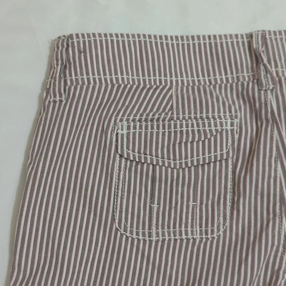 Abercrombie & Fitch Cuffed Bermuda Shorts, Color Cream/Brown/Pink, Size 4 - Picture 10 of 14